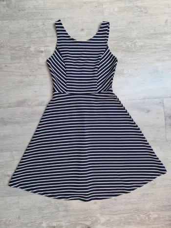 Robe Jennyfer XS à rayures marine et blanche dos très joli