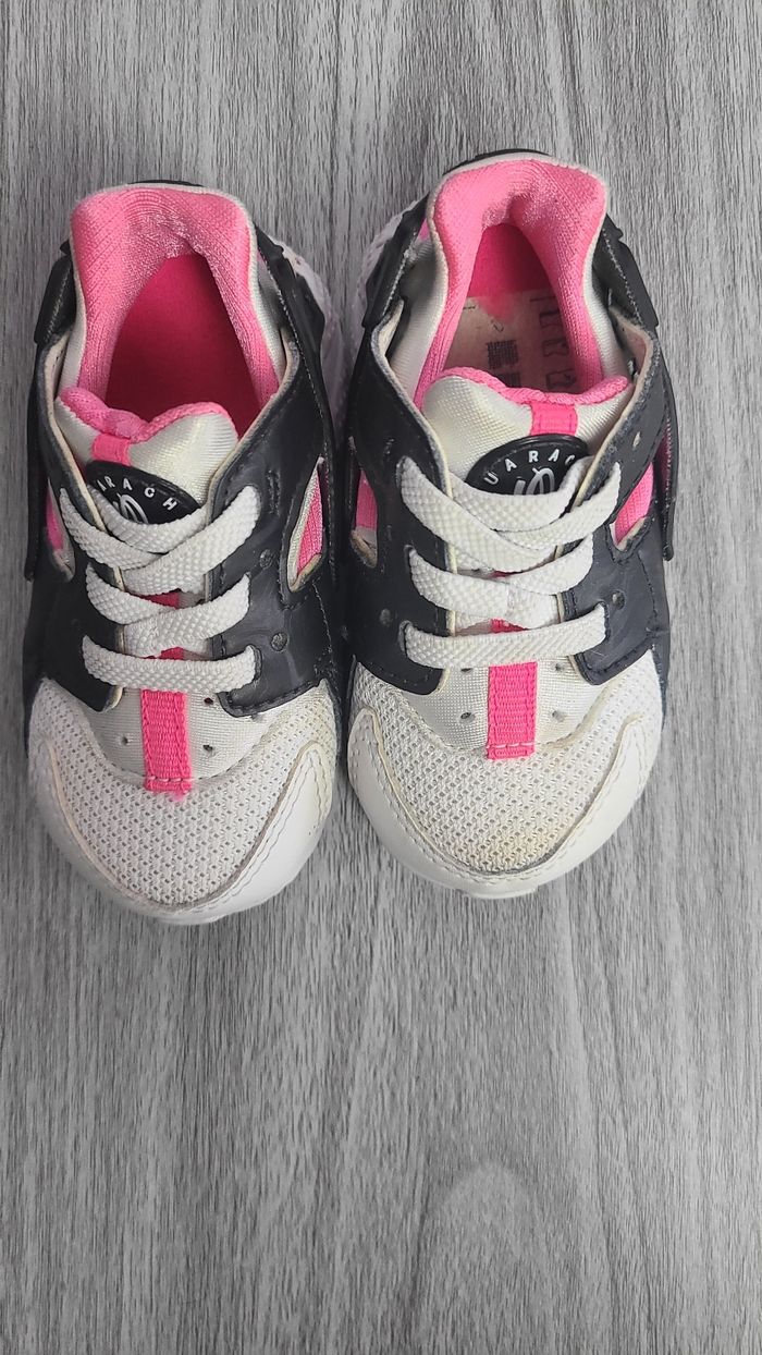Nike Huarache Bébé Rose Noir Blanche Taille 21 - photo numéro 3