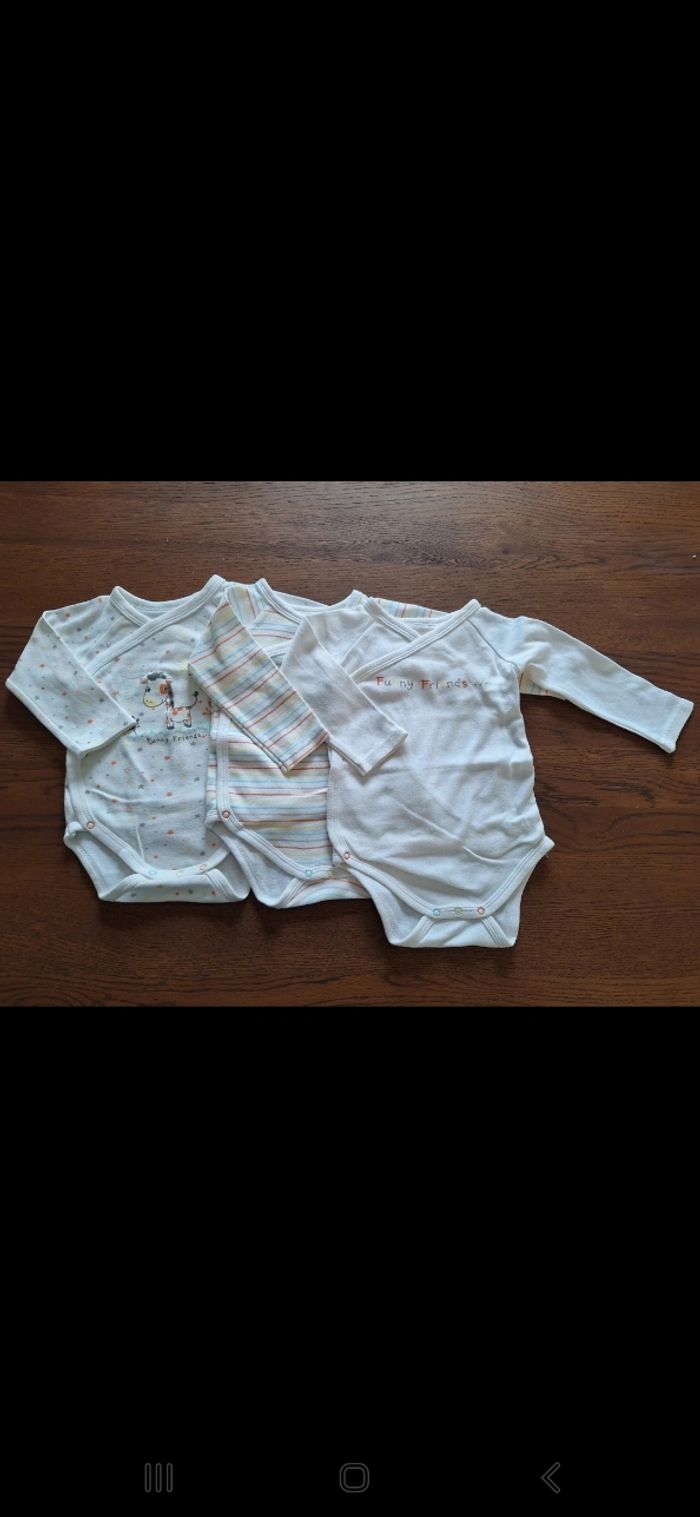Lot de 3 bodies 6 Mois - photo numéro 4