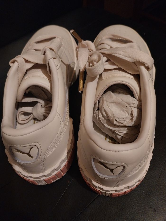 Baskets neuves puma blanc et rose Pointure 37 - photo numéro 2
