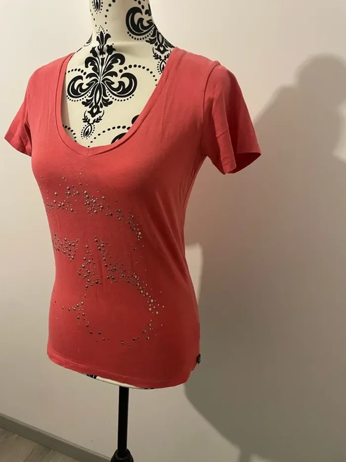 T-shirt Le Temps des Cerises rose corail taille S avec strass, col V - photo numéro 4