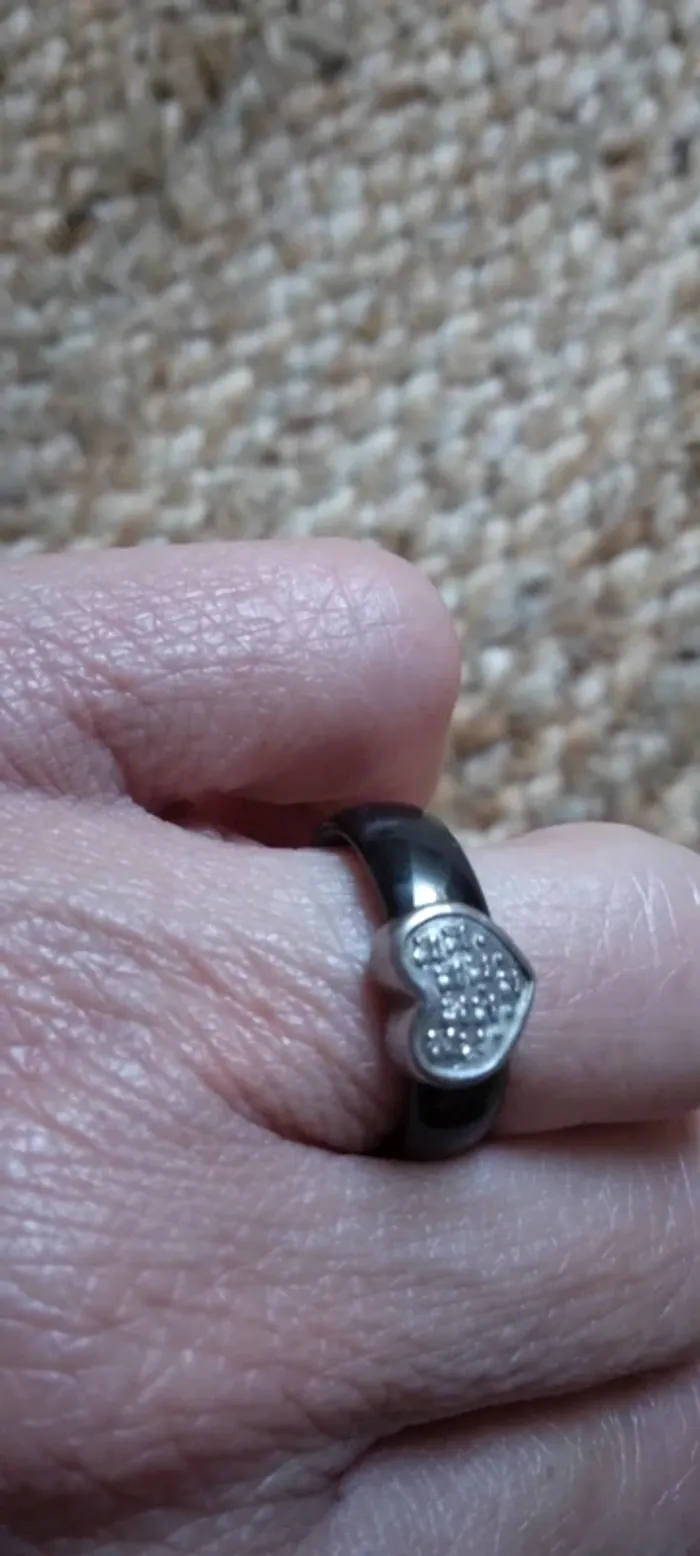 Bague noire coeur - photo numéro 2