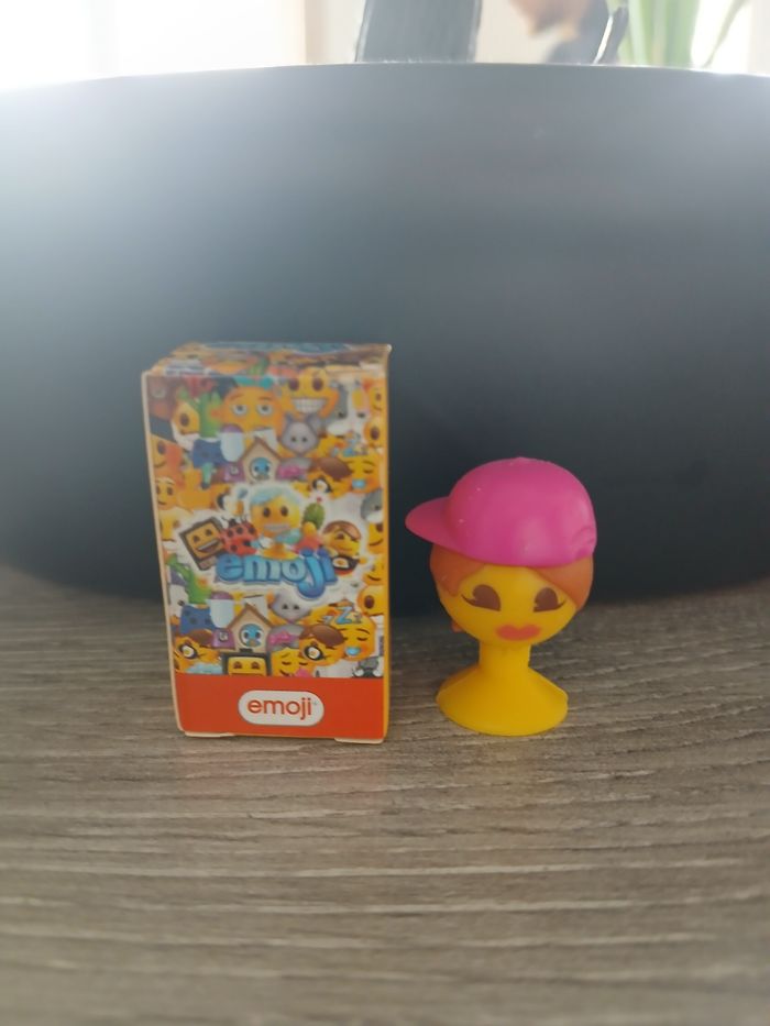 Emoji casquette rose aldi 2025