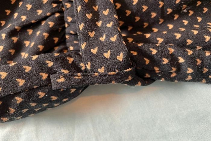 Robe longue noire cintrée petit cœurs doré taille S la petite étoile - photo numéro 6