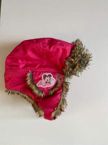 Chapka rose avec fausse fourrure et motif Minnie