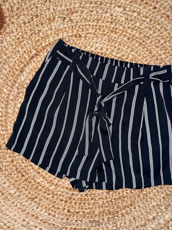 Short à rayures taille L - photo numéro 2