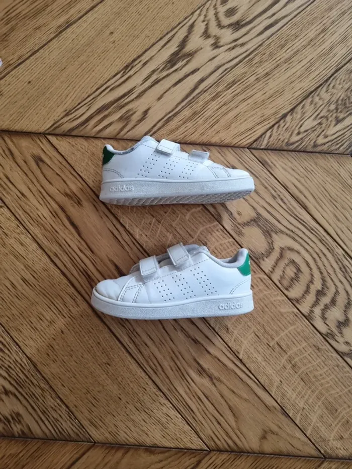 Baskets Adidas taille 25 - photo numéro 2