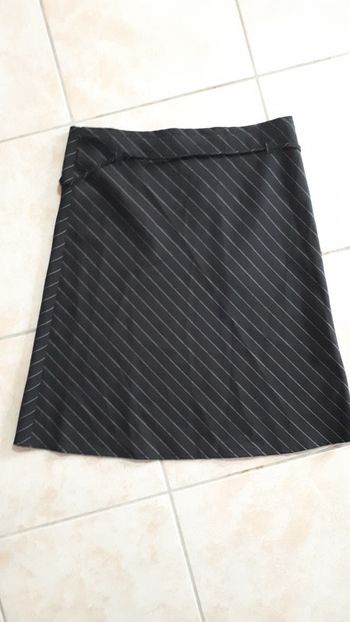 Jupe noire rayée blanc taille 38