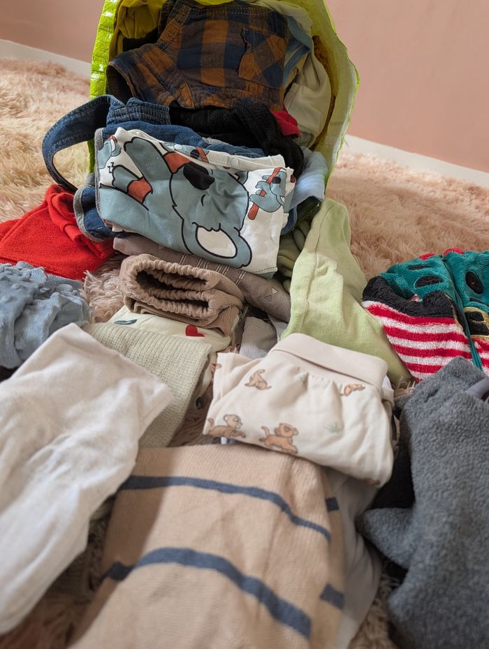 Vêtements bébé garçon 6.9.12 mois très bon état