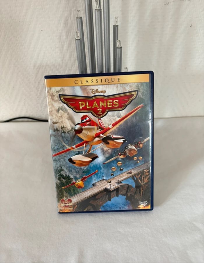 • Dvd Disney numéroté ~ Planes (108) & Planes 2 (111) • - photo numéro 6
