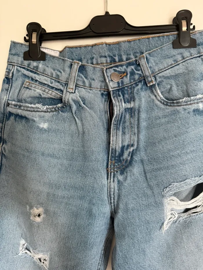 Pantalon droit trou en très bon état taille 34 Zara - photo numéro 2