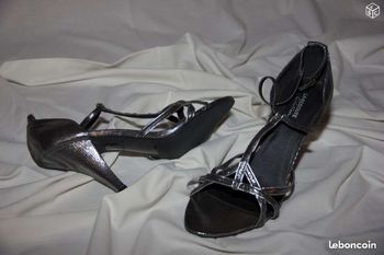 Sandales argentées neuves t39