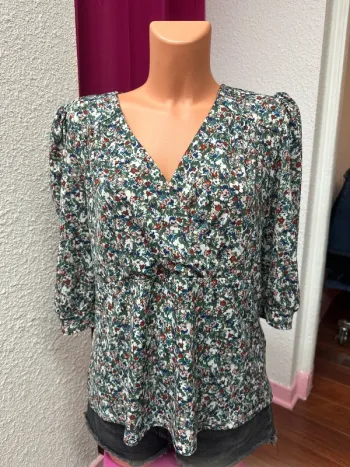 Blouse fleurie manches trois quarts