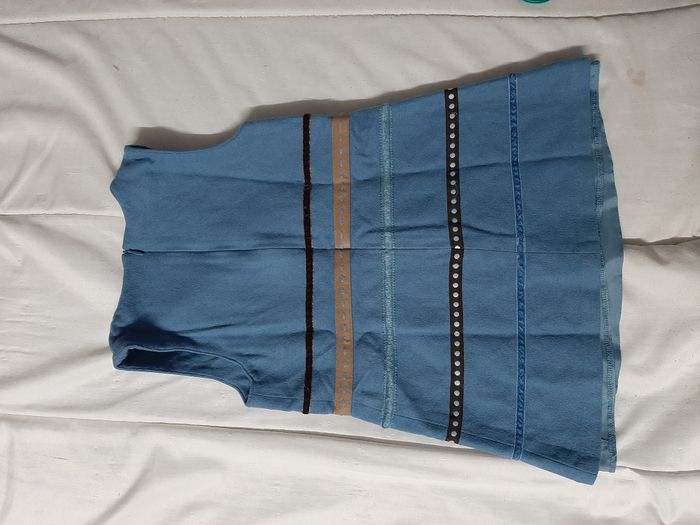 Robe en laine cacharel taille 4 ans. - photo numéro 2