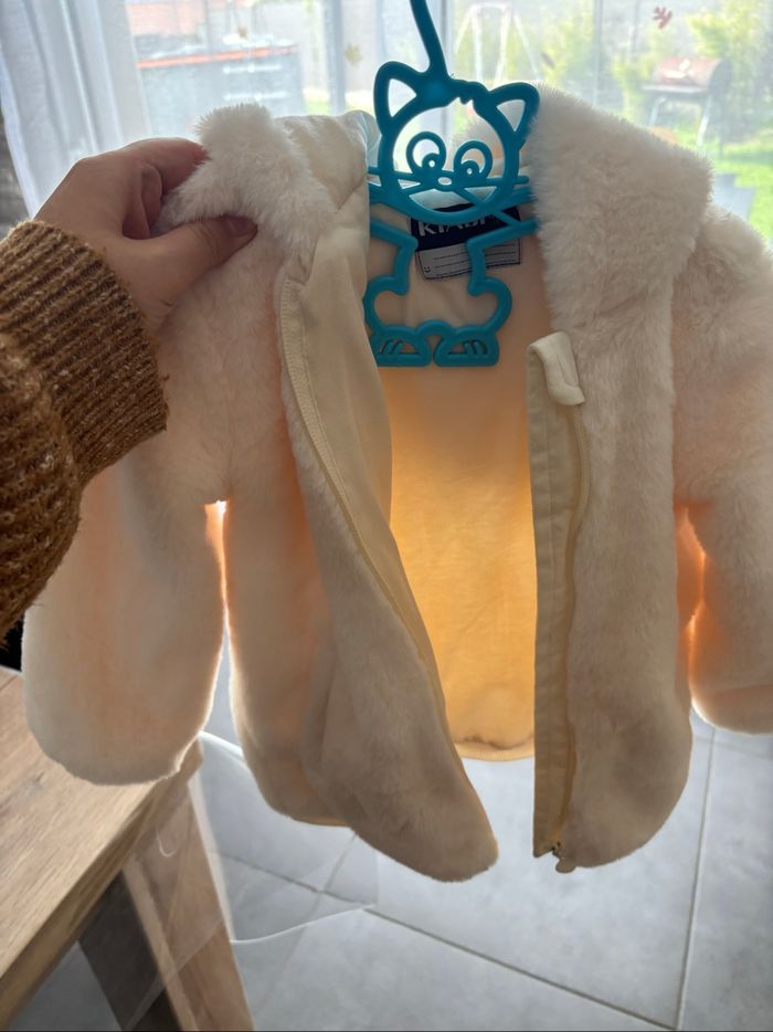 Veste blanche taille 36 mois - photo numéro 3