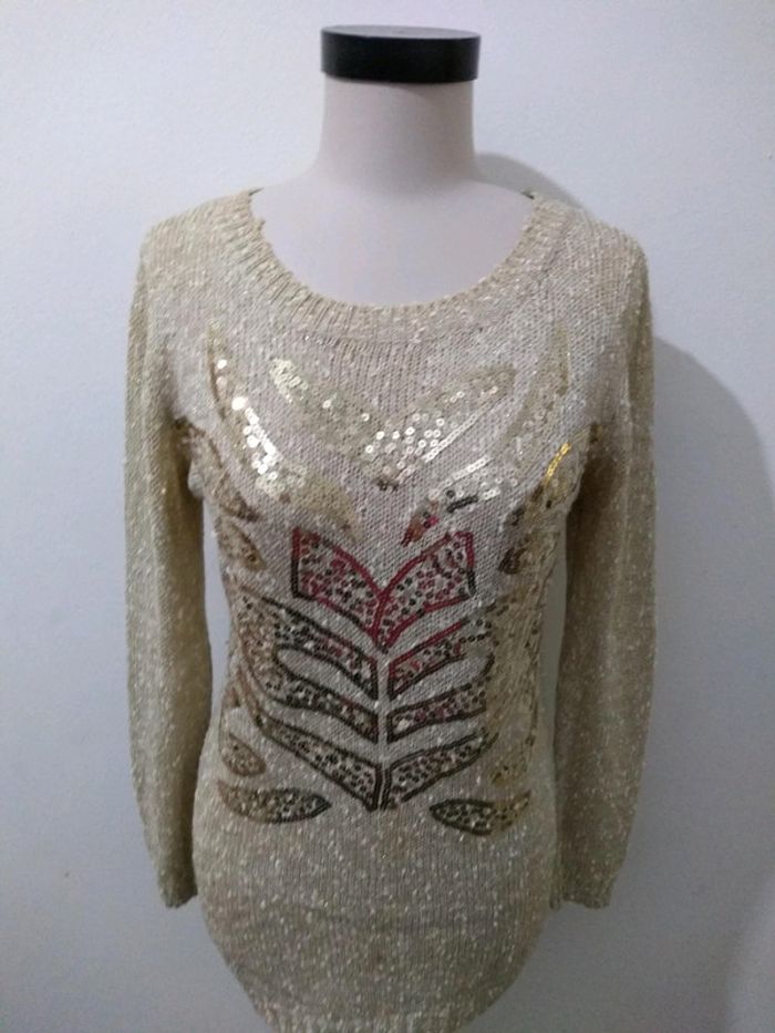 Pull beige avec strass doré