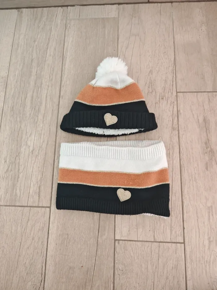 Ensemble bonnet et tour de cou