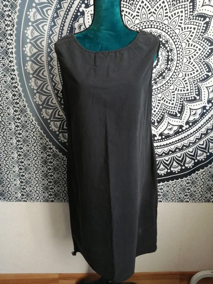 Robe noire vintage sans manches fermeture sur le côté / Fashion pribate company / (42) - photo numéro 2