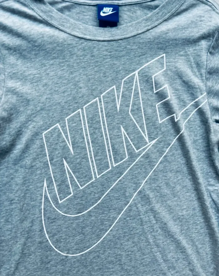 Magnifique t-shirt femme Nike S gris - photo numéro 2
