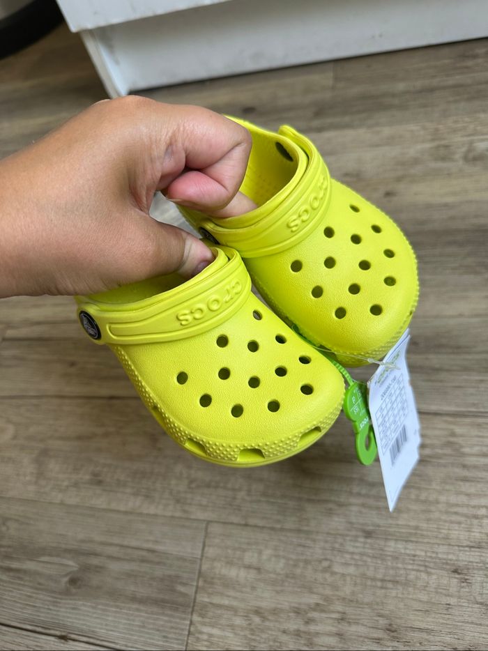 Crocs neuf citrus agrumes jaune C8  taille 24/25 - photo numéro 5