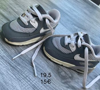 Nike grise et blanche