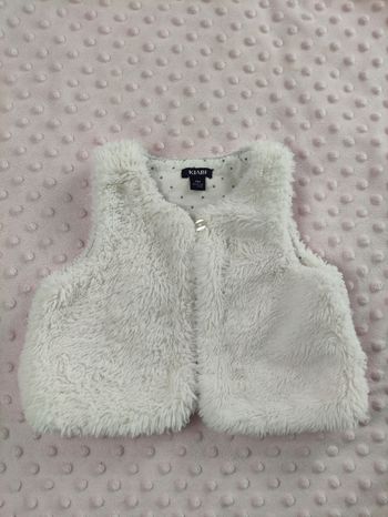 Cardigan / gilet tout doux blanc Kiabi taille 6 mois 