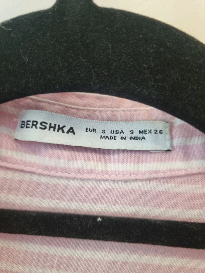Chemise crop manches courtes Bershka taille S - photo numéro 3