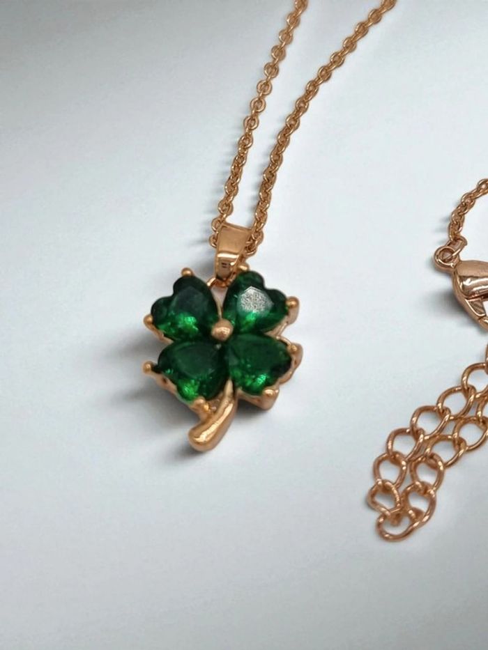 Crystalline Azuria Collier avec Pendentif Trèfle à Quatre Feuilles 18ct plaqué or avec cristaux - photo numéro 5