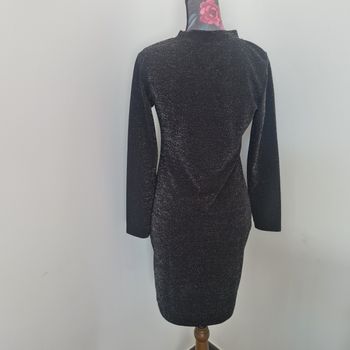 Belle robe noire pailletée