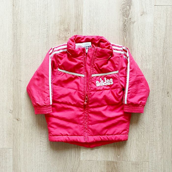 Adidas Blouson Puffer Jacket Rose Pink Exclusive Collection logo brodé en très bon état (Taille 12 Mois Fille)