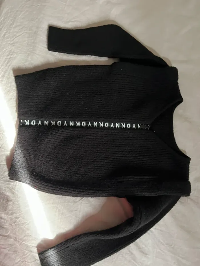 Pull noir DKNY 6 ans neuf - photo numéro 4