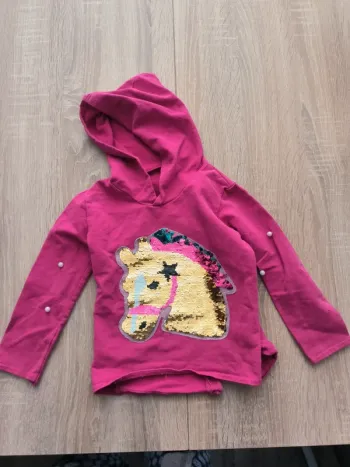 Pull rose à capuche sequins licorne