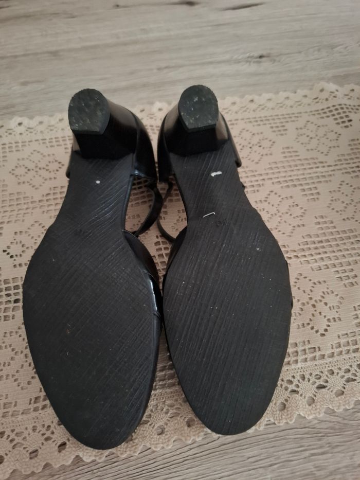 Chaussures Salomé en cuir neuves - photo numéro 4