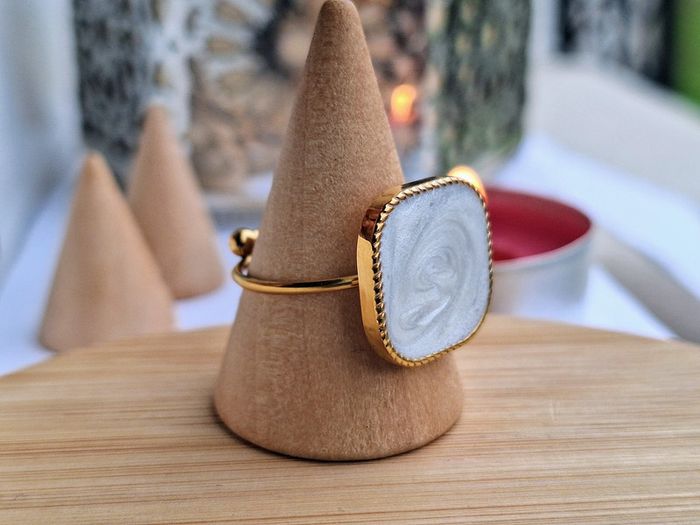 Bague Ouverte Doré acier inoxydable / Bague design carré blanc nacré Ajustable - photo numéro 3