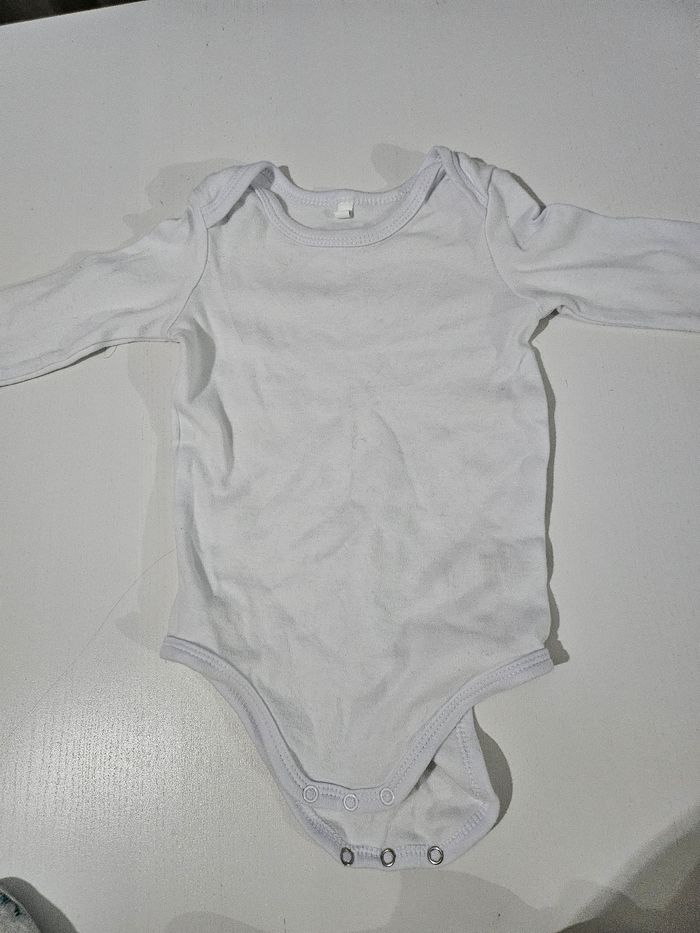 Lot de 10 bodies 12 mois - photo numéro 9