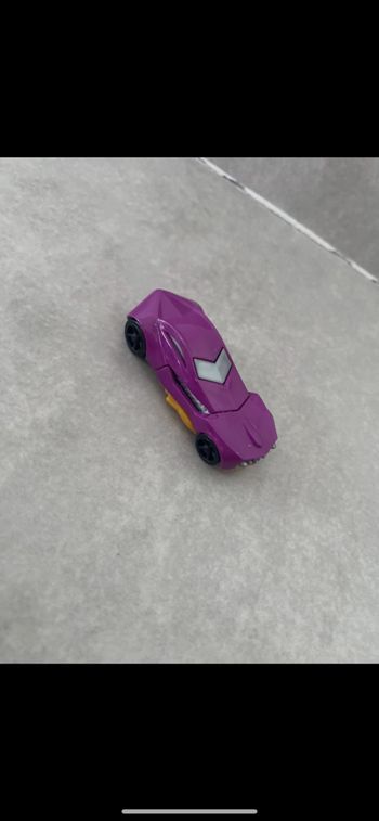 Jouet figurine voiture