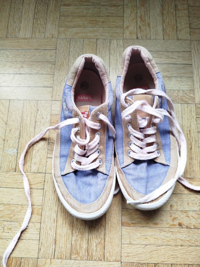 Tennis à lacets Levi's 35 garçon bon état