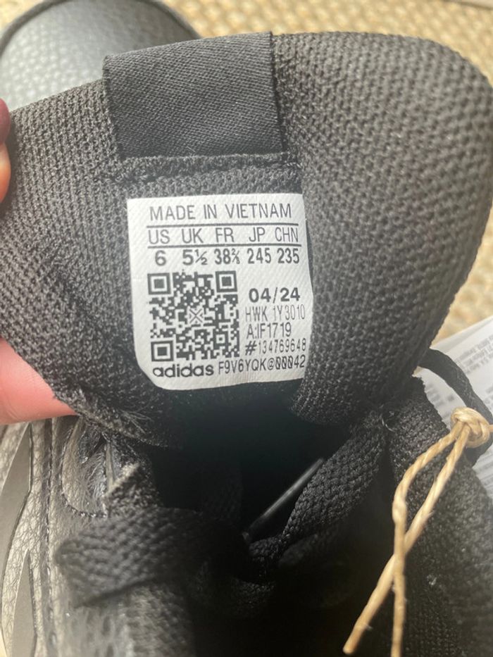 Baskets Adidas training pointure 38,5 - photo numéro 10