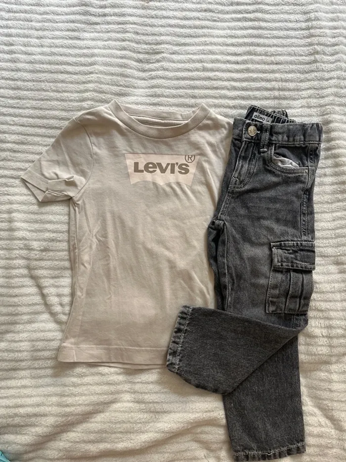 T shirt levis