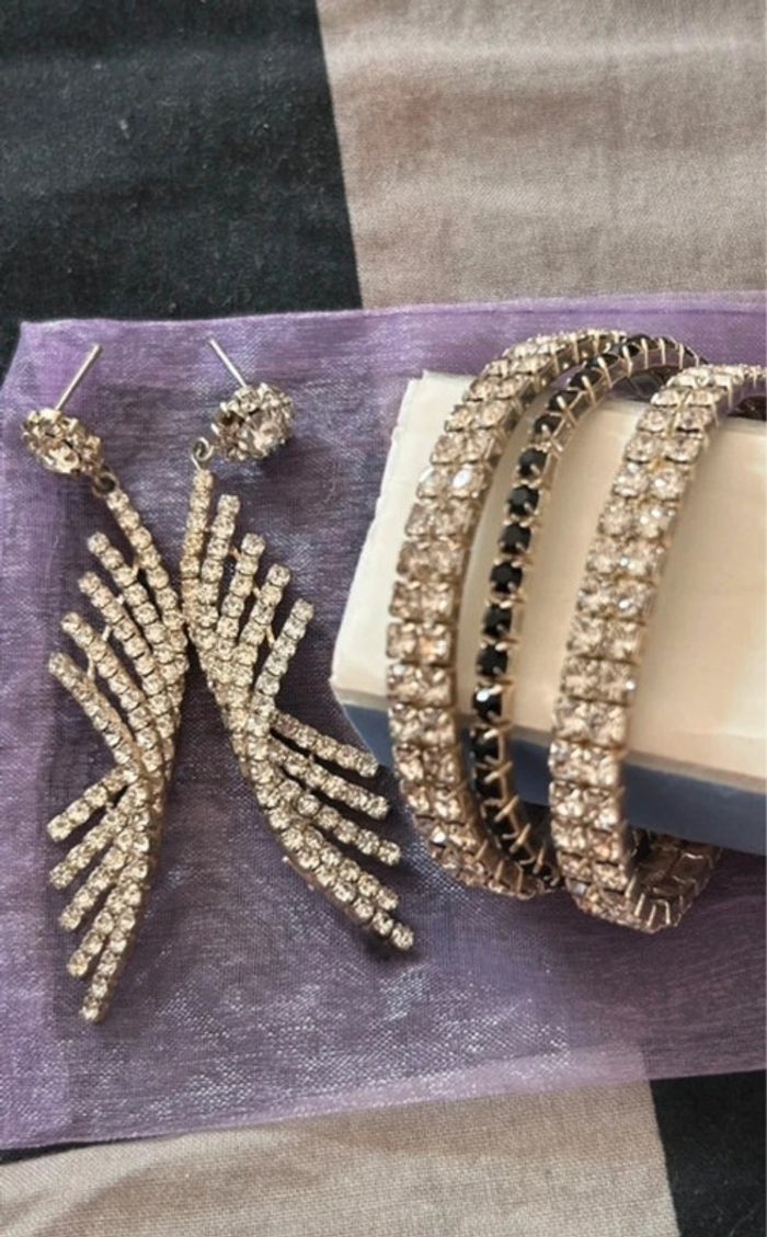 Boucles d’oreilles et bracelets