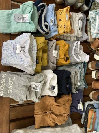 Lot 32 vêtements garçon 12 mois