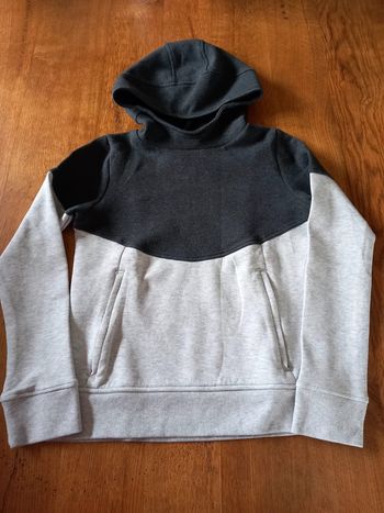 Sweat à capuche fille Décathlon 10-11 ans.