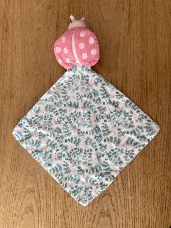 doudou coccinelle imprimé feuillage