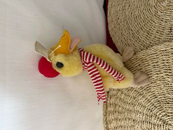 peluche saturnin le canard jaune jemini - ancienne peluche canard avec echarpe et casquette 