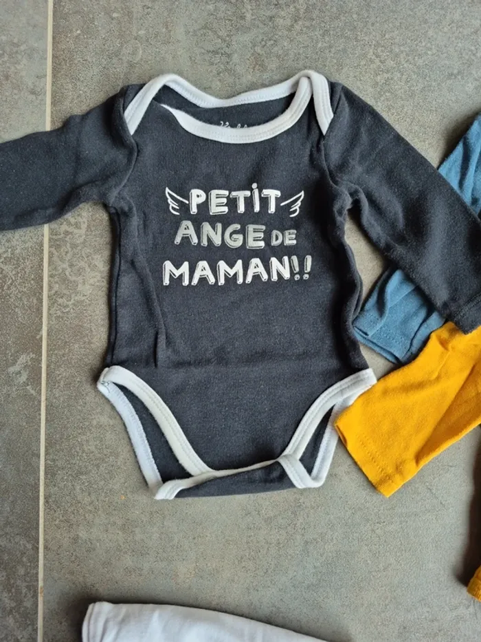 Lot bodies 3 mois - photo numéro 2