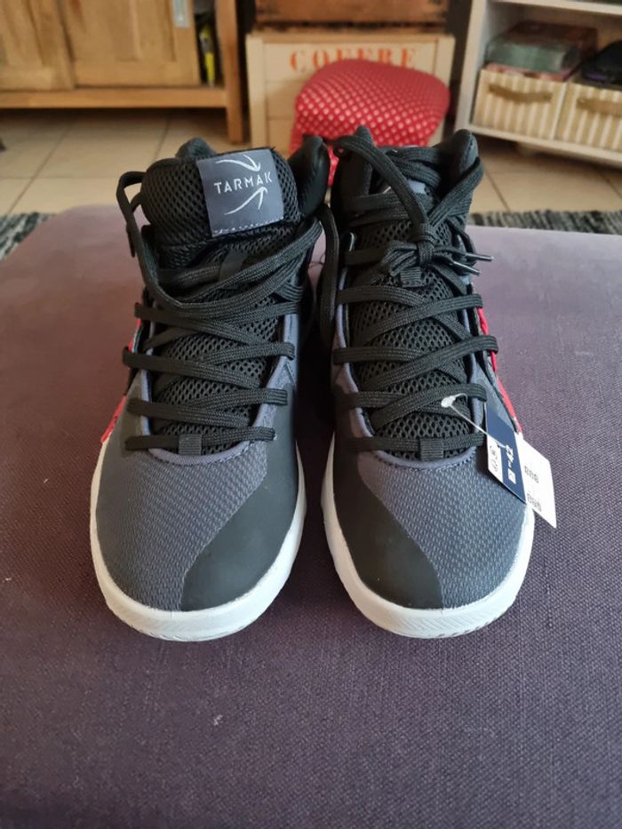 Chaussures de basketball neuves Decathlon - photo numéro 2