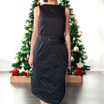 Robe moulante avec ceinture à cloues argentés