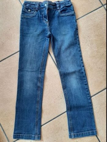 Jean bleu 8 ans . Taille réglable