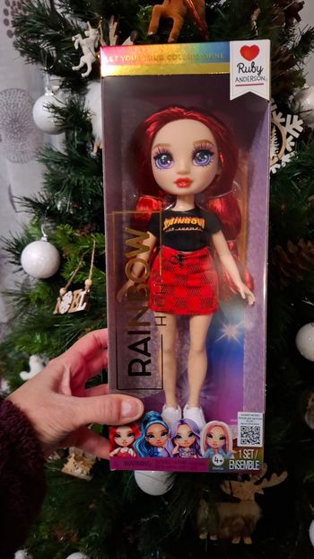 Poupée rainbowhigh