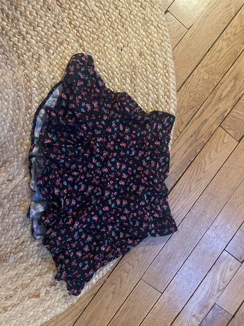 Jupe short noire à fleurs